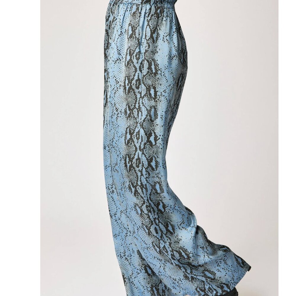 JACQUELINE B CLOTHING Flowy Satin Snake Pattern Pant in Denim Blue M/L - Picture 5 of 9